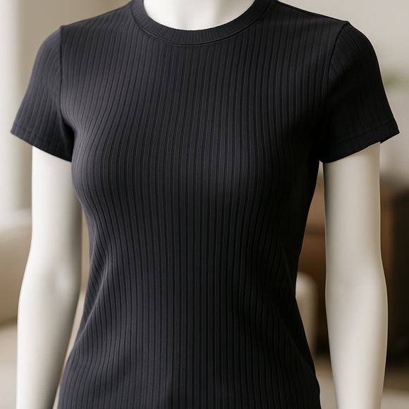 NWT - Rhone Modern Ribbed Tee – Black Performance Fabric & GoldFusion® Tech - Picture 2 of 5